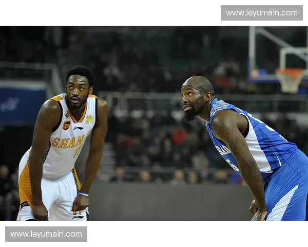 阿尔瓦罗机场受球迷欢迎，千佛山医院接受全面体检